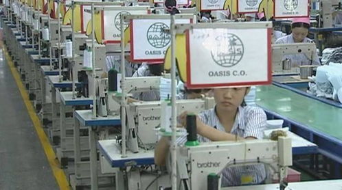 全球60 鞋來(lái)自這個(gè)東莞小鎮(zhèn),銷(xiāo)售過(guò)億的工廠(chǎng)如今賣(mài)2元鞋度日